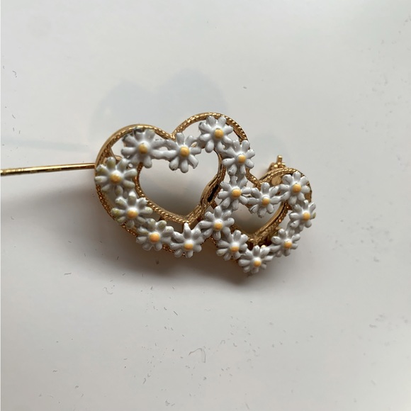 Daisy Chain Enamel Double Heart Brooch Vintage - Picture 5 of 7